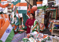 गणतंत्र दिवस 2026: फरीदाबाद में देशभक्ति के सामानों की बढ़ी मांग, बाजार हुए गुलजार