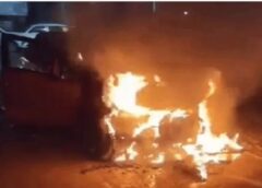 फरीदाबाद में चलती कार बनी आग का गोला, सड़क पर मची अफरा-तफरी