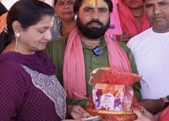 फरीदाबाद में ‘वेस्ट टू वेल्थ’ की मिसाल: मंदिरों से संग्रहीत फूलों से बना प्राकृतिक गुलाल 