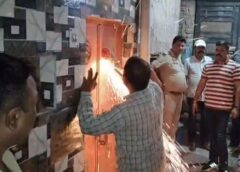 फरीदाबाद पुलिस शराब तस्कर के घर का गेट काटती रही, आरोपी फरार हो गए, छापे में मिला देसी कट्टा