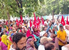 फरीदाबाद: तोड़फोड़ के खिलाफ सड़कों पर उतरे कॉलोनीवासी, नगर निगम कार्यालय पर प्रदर्शन