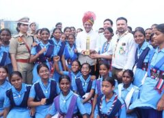 बड़खल में धनेश अदलखा ने फहराया तिरंगा, शहीदों से प्रेरणा लेकर राष्ट्र निर्माण का आह्वान