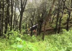 फरीदाबाद के पर्यटकों से भरा टेंपो ट्रैवलर नैनीताल की खाई में गिरा,  2 की मौत, 14 घायल